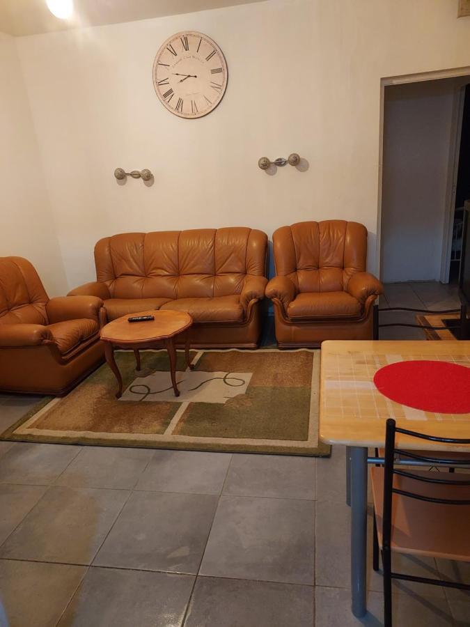 מולאן Appartement Meuble Avec Deux Chambres מראה חיצוני תמונה